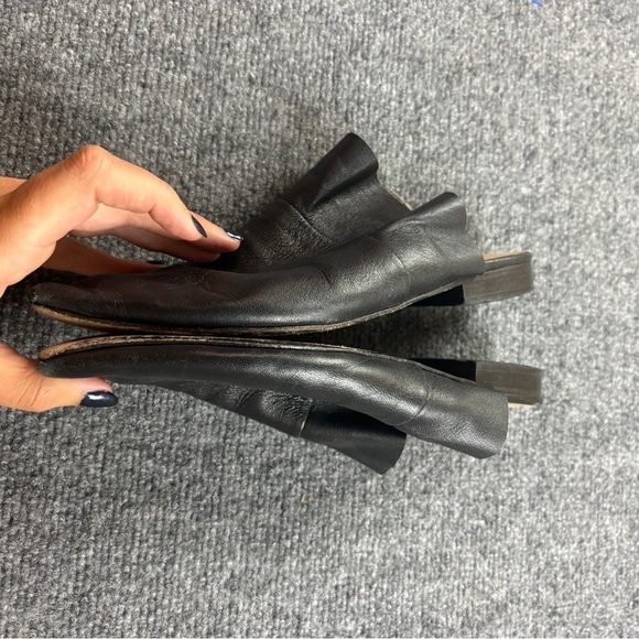 FREE PEOPLE Women’s Black Leather Sienna Slip-On Ruffle Mules Slides size: 7 - Picture 8 of 13